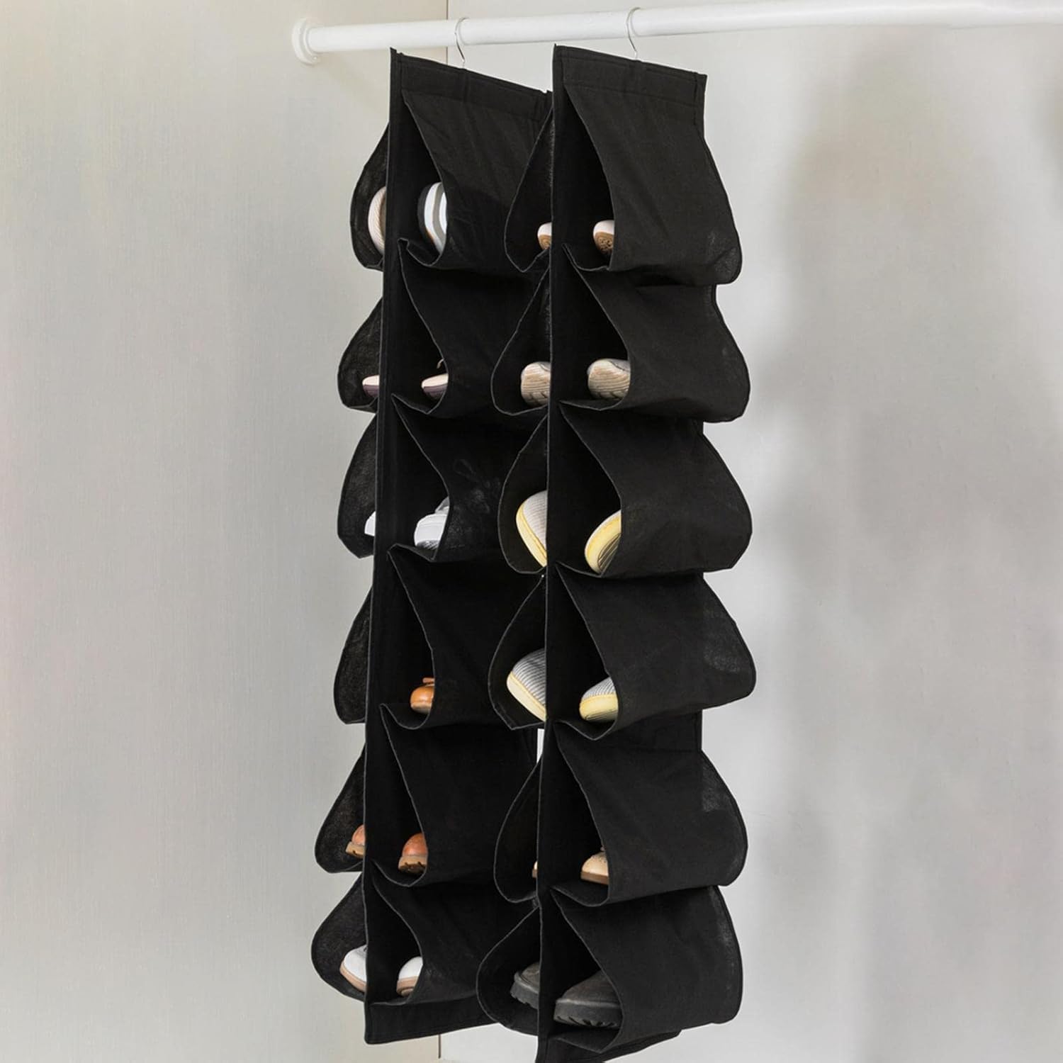 Organizator suspendat pentru pantofi, Zola®,  12 compartimente, agatatoare metalica, 117 x 32 cm, negru Organizator suspendat pentru pantofi, Zola®,  12 compartimente, agatatoare metalica, 117 x 32 cm, negru